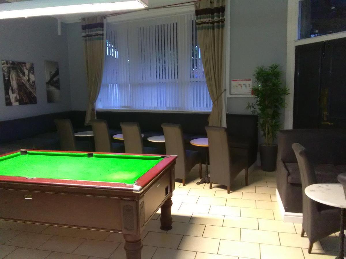 Newcastle West Hotel & Bar Extérieur photo
