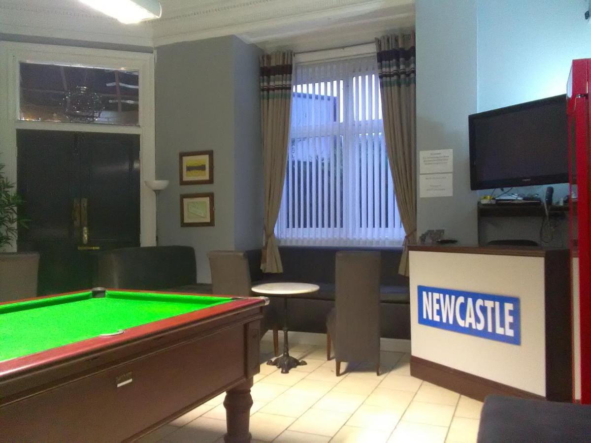 Newcastle West Hotel & Bar Extérieur photo