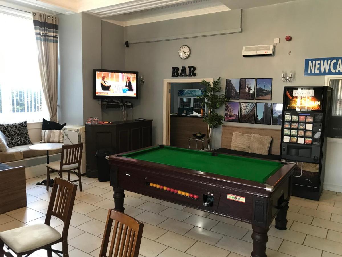 Newcastle West Hotel & Bar Extérieur photo