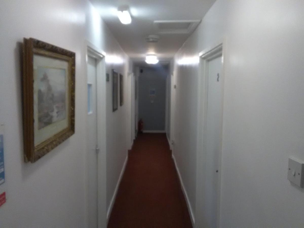 Newcastle West Hotel & Bar Extérieur photo